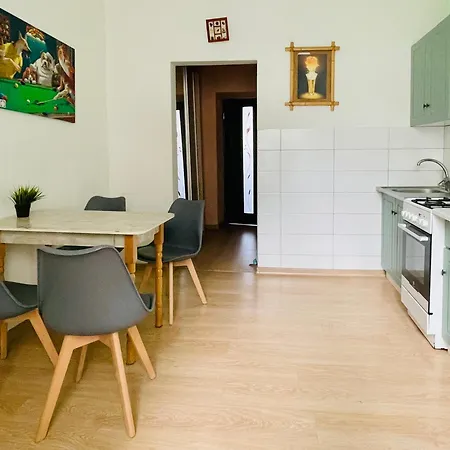 городоцька 169, жд вокзал,близько центр,парковка Lägenhet